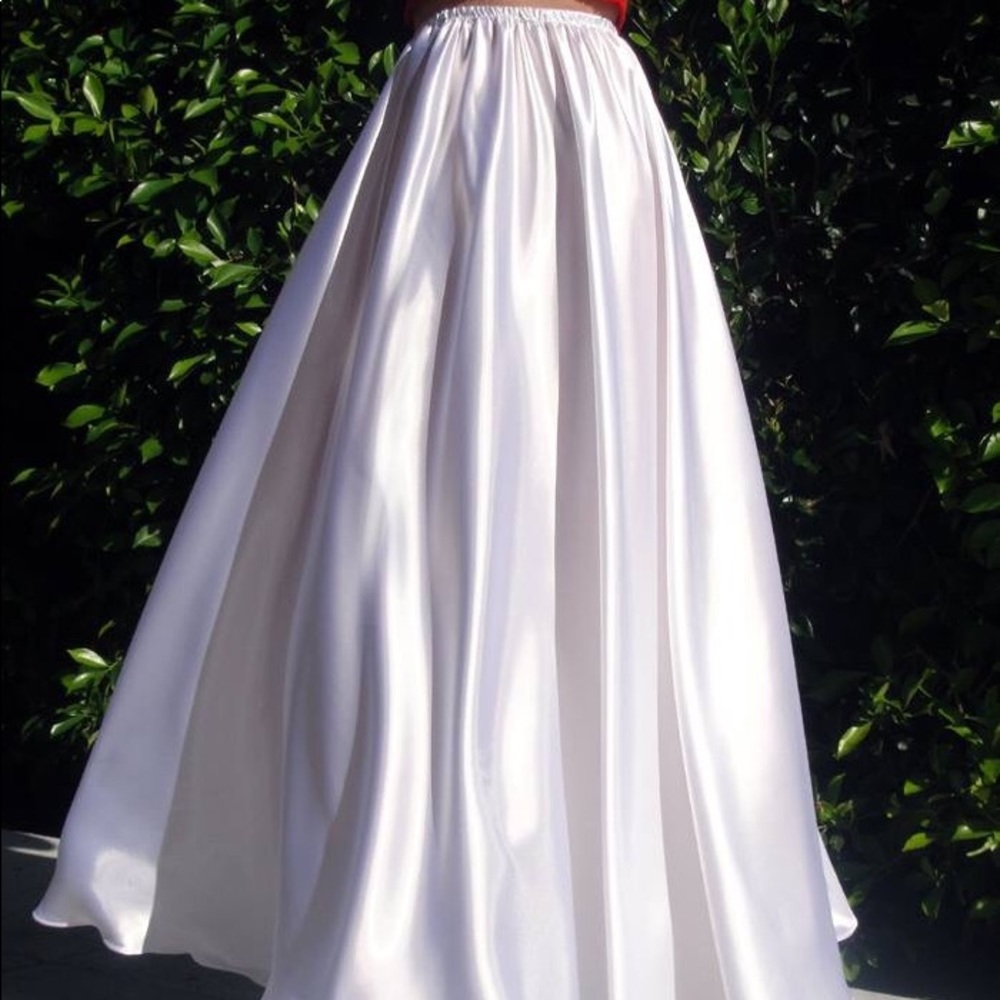 White satin maxi skirt. Ameynra design. New